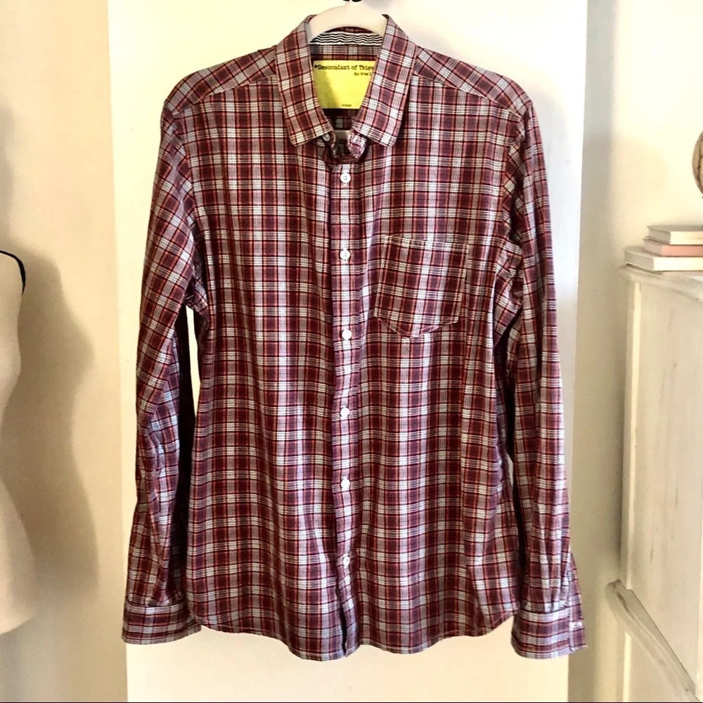 Descendant of Thieves button down shirt. Size XL